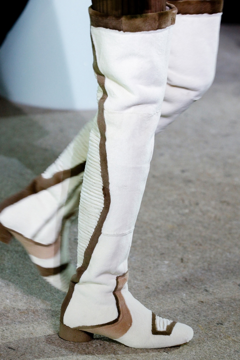 Белые замшевые модные сапоги 2015 – Marc Jacobs
