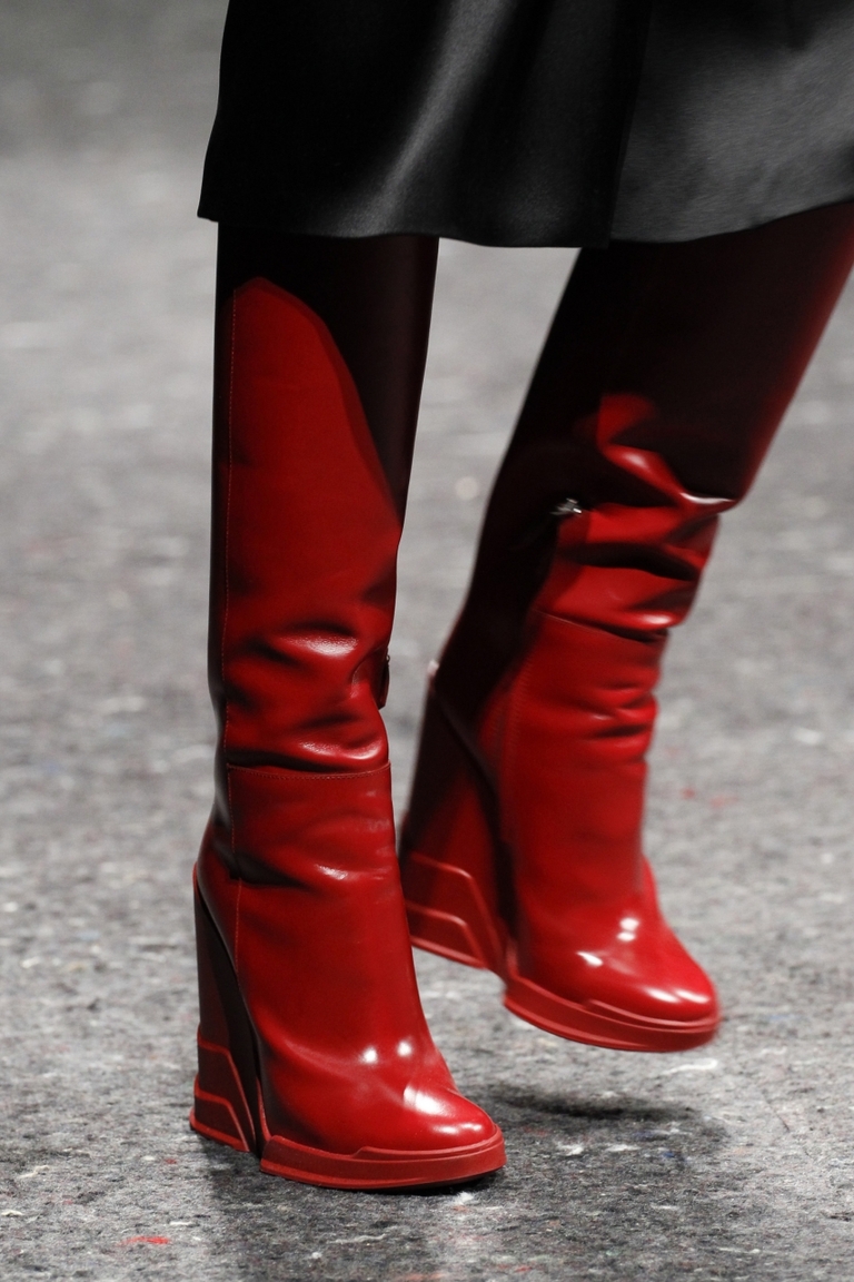 Красные модные сапоги 2015 на платформе – фото новинка от Prada