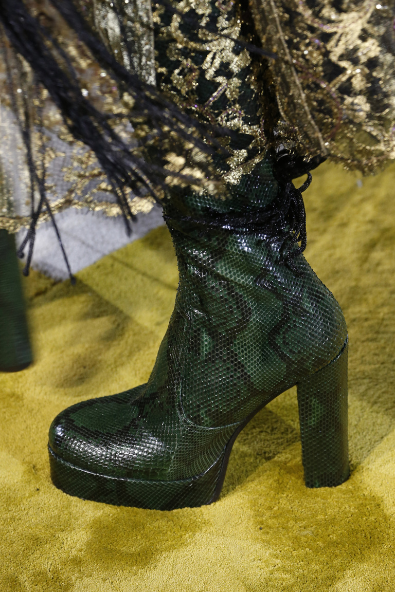 На фото6 обувь осень-зима 2016-2017: ультравысокие платформы из коллекции Roberto-Cavalli.