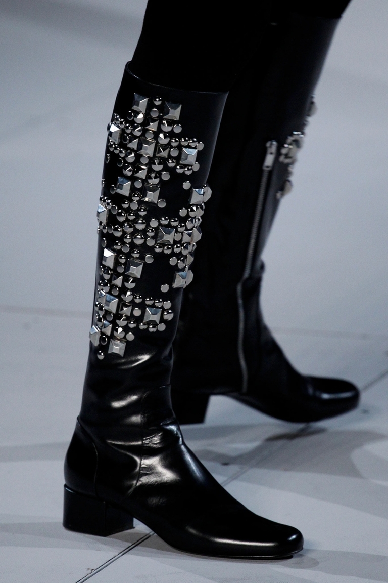 Черные модные сапоги 2015 со стразами – фото коллекци Saint Laurent