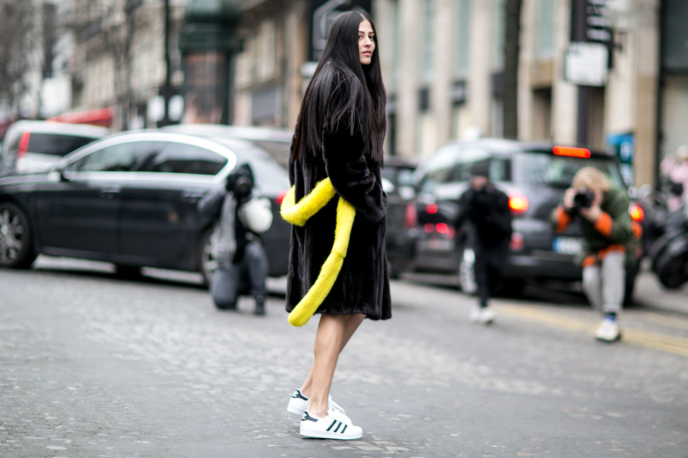 Шуба с кроссовками - тренд уличной моды Парижа осень-зима 2015-2016