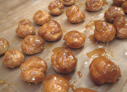 Карамелизуем профитроли